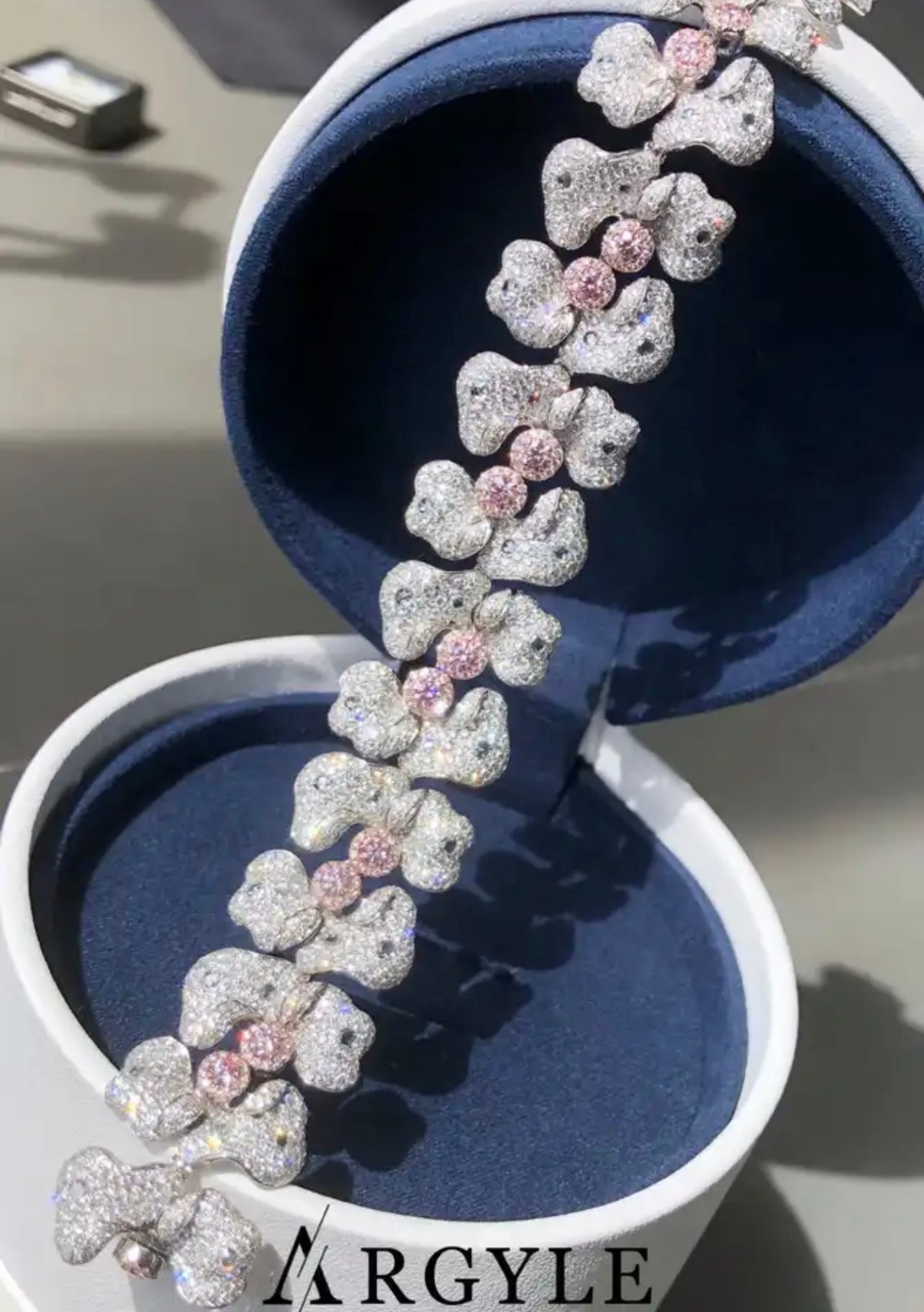15 Carat Argyle Fancy Intense Pink Brilliant Round Cut Diamond Bracelet Solid 18K WG